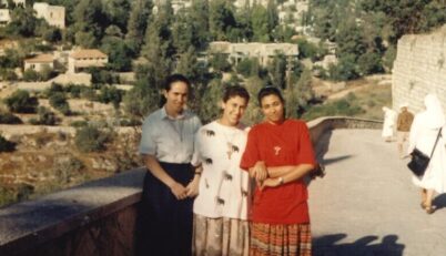 Rita in Cremisan met de twee andere aspiranten uit Egypte en Syrie 2