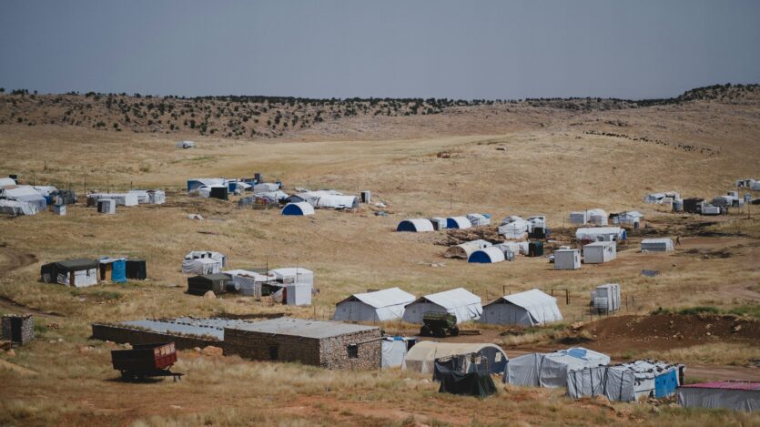 Een kamp in de woestijn waar Adonay was