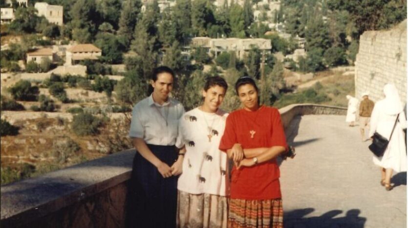 Rita in Cremisan met de twee andere aspiranten uit Egypte en Syrie 2