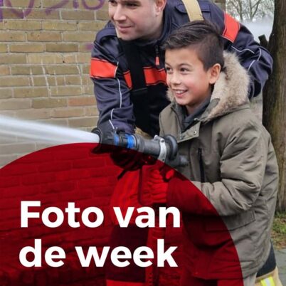Brandweer maakt kinderen blij tijdens oefening bij Don Bosco Rijswijk 🔥👏

Een brandweerploeg kwam onlangs een grote oefening houden in het pand van Don Bosco Rijswijk. Na afloop van de oefening namen de brandweermannen uitgebreid de tijd voor de kinderen. 

De kinderen mochten in de brandweerwagen klimmen, alles van dichtbij bekijken én zelf de brandslang vasthouden. Een unieke ervaring die zorgde voor stralende gezichten! 🔥🚒💦

#Brandweer #Rijswijk #DonBosco #Brandweeroefening #Jeugdwerk #Kinderenblij #Hulpdiensten #Brandweerwagen #Stoer #UniekeErvaring #BlijeGezichten #Heldendaden #Brandweermannen #Waterpret #LerenDoorDoen #RodeWagen #GoedeActie #Veiligheid #OefeningBaartKunst